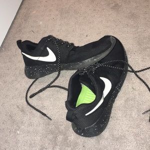 Black and white roshes